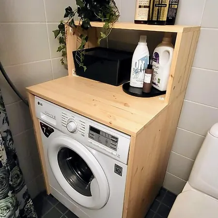 Beautiful 2 Bedroom With Free Wifi, Parking & Ac *