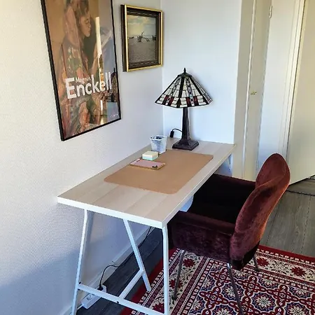 Beautiful 2 Bedroom With Free Wifi, Parking & Ac *